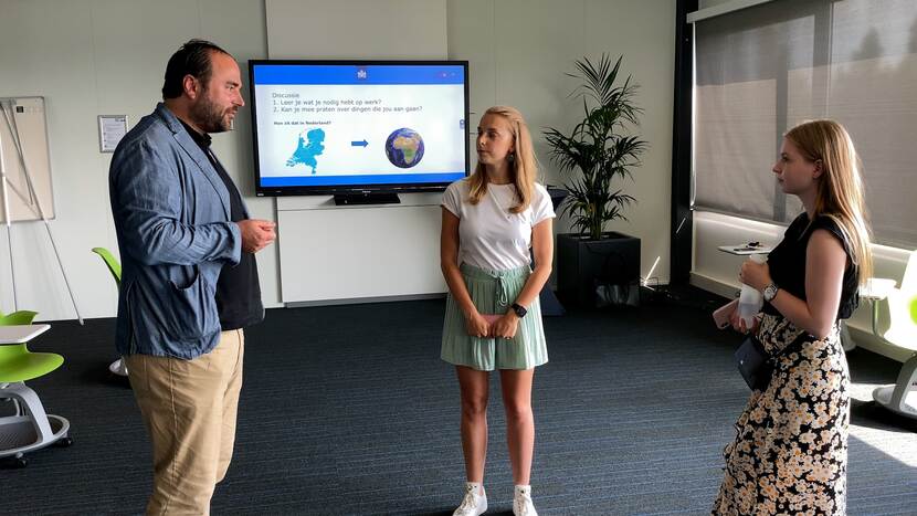 Tijmen in gesprek met studenten Da Vinci